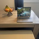 West Lakes 3 Bedroom - Sleeps 5 - Self Check In - Fully Furnished House 4*