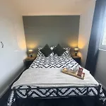 West Lakes 3 Bedroom - Sleeps 5 - Self Check In - Fully Furnished House Casa de hóspedes Workington