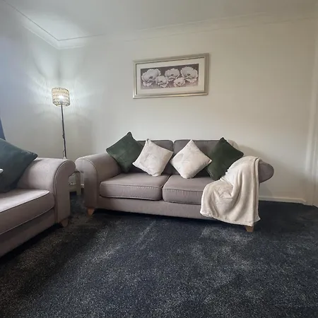 게스트하우스 West Lakes 3 Bedroom - Sleeps 5 - Self Check In - Fully Furnished House 4*
