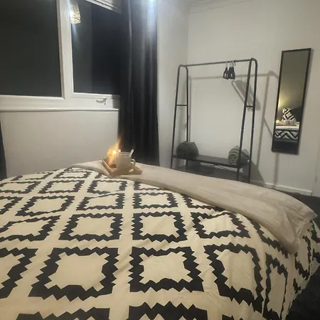 Πανσιόν West Lakes 3 Bedroom - Sleeps 5 - Self Check In - Fully Furnished House 4*