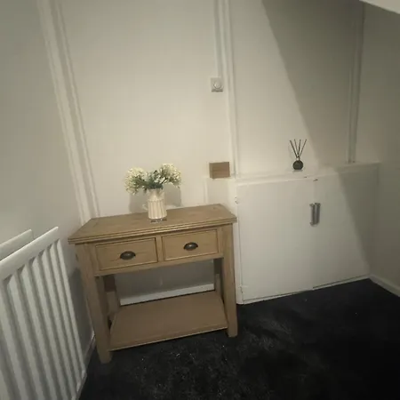 Πανσιόν West Lakes 3 Bedroom - Sleeps 5 - Self Check In - Fully Furnished House 4*